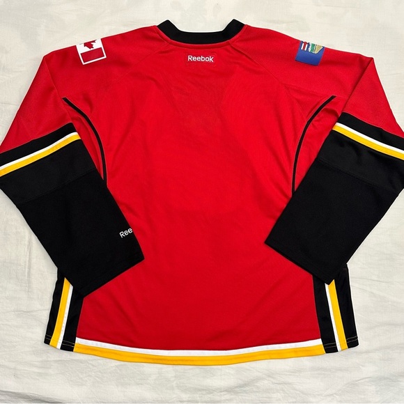 Women’s Calgary Flames NHL Jersey - Picture 2 of 5